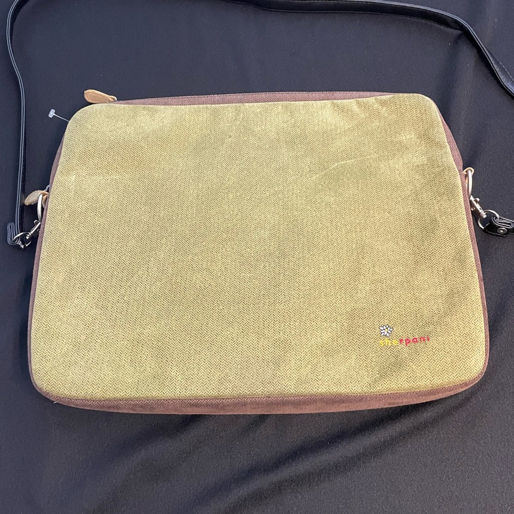 Sherpani Padded Laptop Sleeve Bag Shoulder Strap Front Zipper Green - Picture 2 of 13